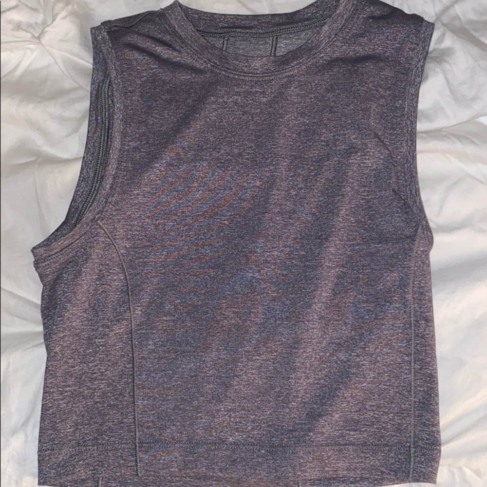 Lululemon sports crop top